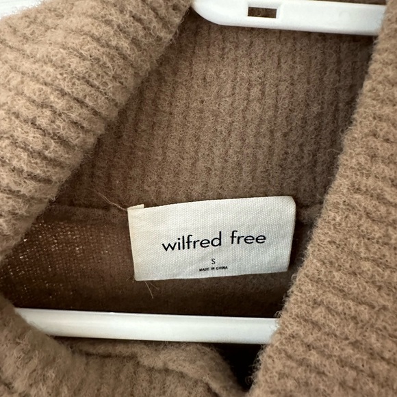 Aritzia Turtle Neck Beige/Brown - Picture 3 of 3